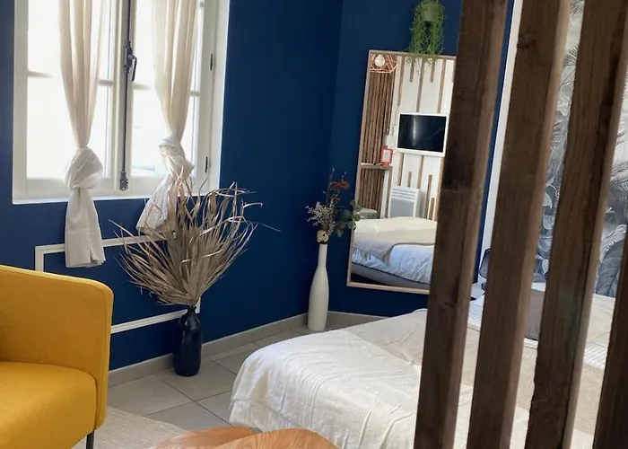 Vieux Port Studio Chic